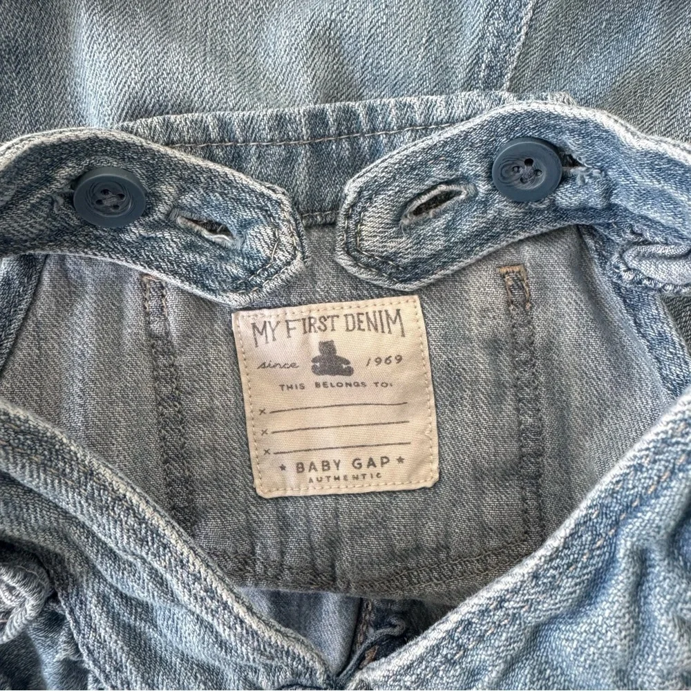 GAP Baby Denim Blue Short Overalls Organic Cotton Size 6-12M.